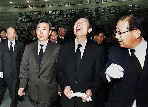 이 바퀴벌레같은 인간은 어딜가도 뻘짓이네.