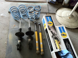 클릭 – 쇽업쇼버 및 드레스업
