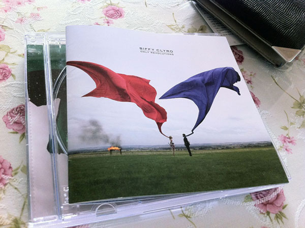 BIFFY CLYRO – ONLY REVOLUTIONS (2009)