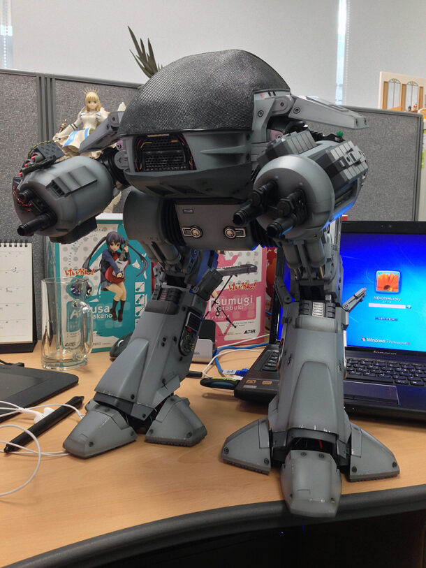 초대형 액션 피규어 : 핫토이 ED-209