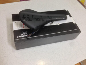 피직 안타레스 버셔스 안장