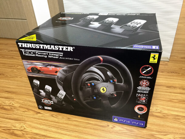 게임용 레이싱휠 – 트러스트마스터 T300 페라리 알칸타라 에디션