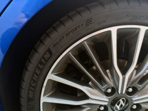 타이어 – 미쉐린 파일럿 스포츠4