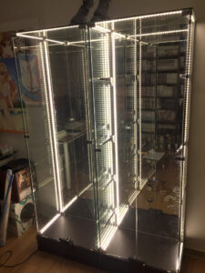 비바체 피규어 장식장 LED 작업