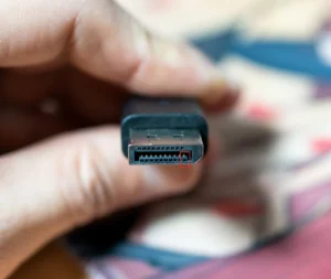 모니터 문제 발생 – DP 케이블 교체