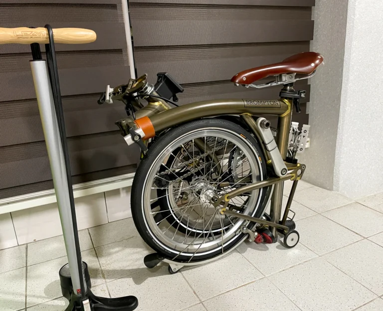 브롬톤 핸들바 순정화 작업, 그립 교체