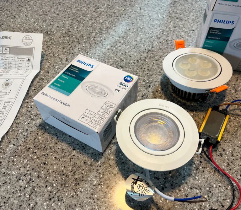 천장 매립등 자가 교체 – 필립스 주백색으로 변경