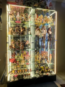 방 사진 – 몇 년 만에 피규어장 청소